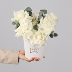 francuzskie rozy s ekvaliptom v korobke  6